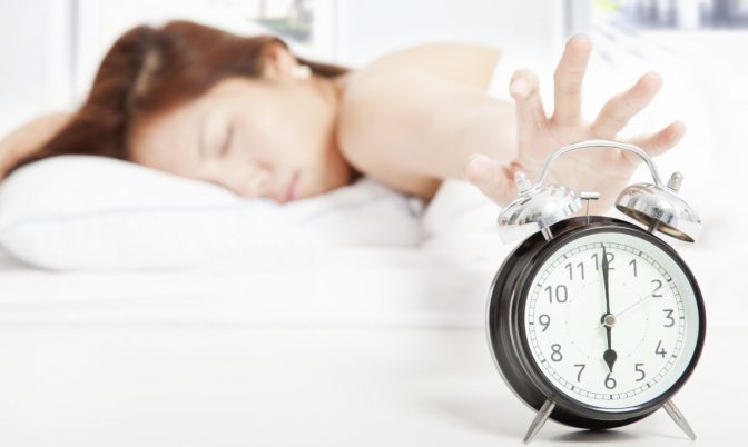 إن كنت تعاني صعوبةً في الاستيقاظ كلَّ صباح.. 8 نصائح ستساعدك على النهوض نشيطاً