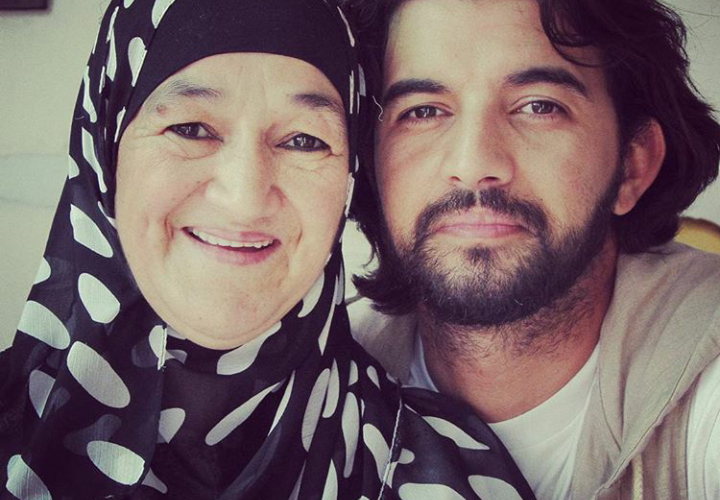 بمناسبة عيد اﻷم اخترنا لكم باقة من الصور لبعض الفنانين المغاربة رفقة أمهاتهم