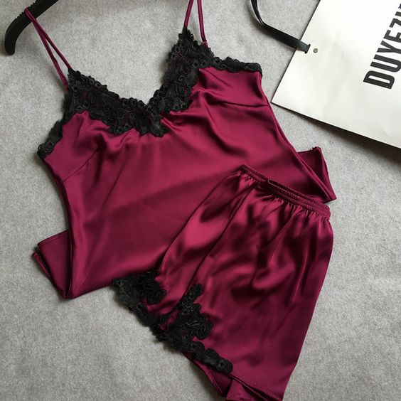 لالة مولاتي تشكيلة من lingerie لأنوثة أكثر