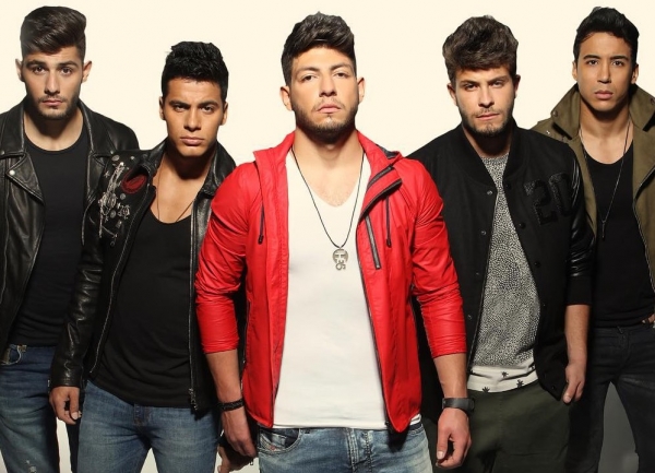 المجموعة الشبابية « The five » في المغرب للترويج لأغنيتها الجديدة « هنيني »