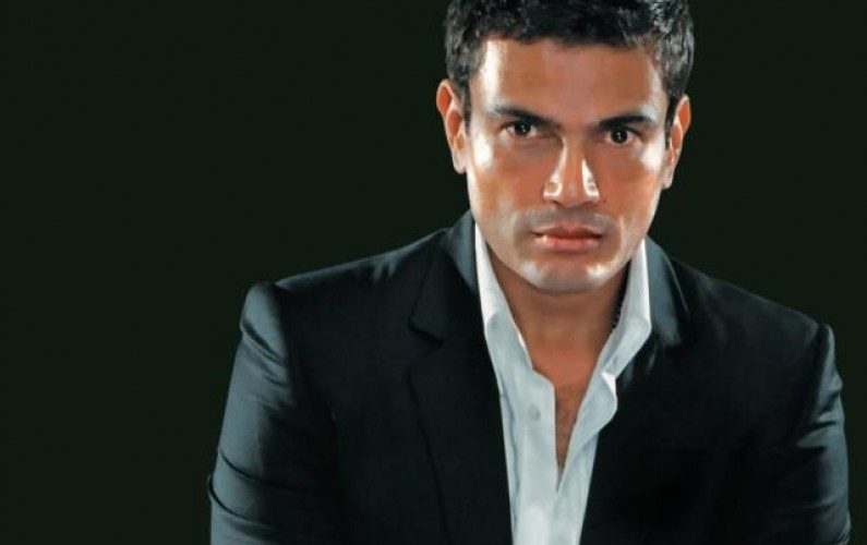 عمرو دياب يعلن عن مفاجئة جديدة لجمهوره