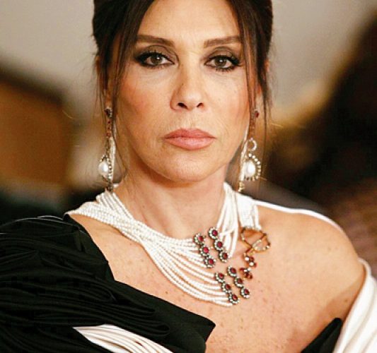 بعد قرار اعتزالها…بطلة حريم السلطان تعود للساحة الفنية من جديد
