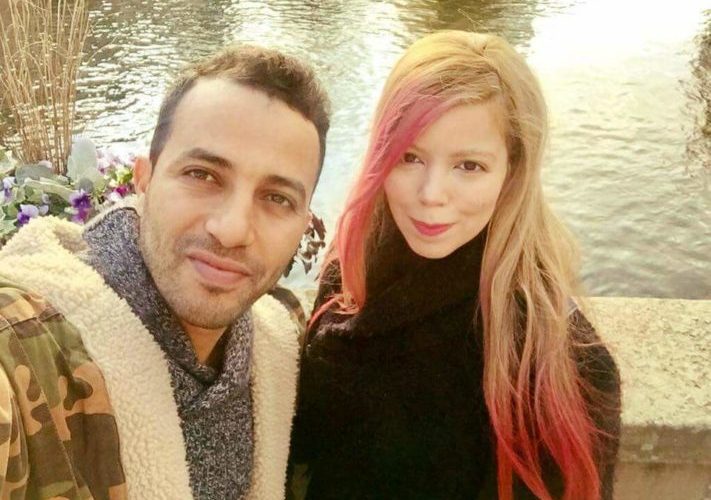 صور: بطل سلسلة « رضاة الوالدة » رفقة زوجته
