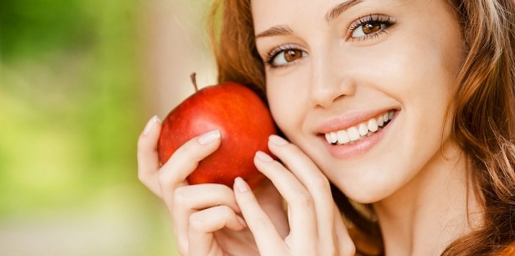التفاح يخلصك من الهالات السوداء