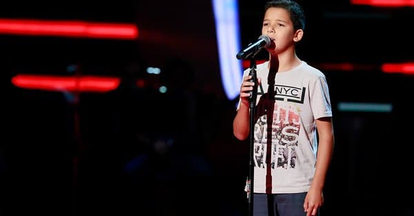 حمزة لبيض صاحب اللفة الثلاثية في the voice kids حسب رواد مواقع التواصل