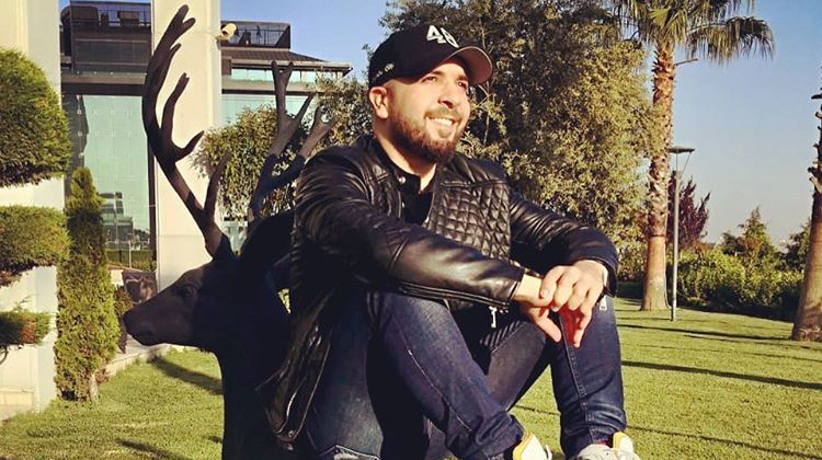 الدوزي يتحدى نفسه ويتلو آيات قرآنية بصوته (فيديو)