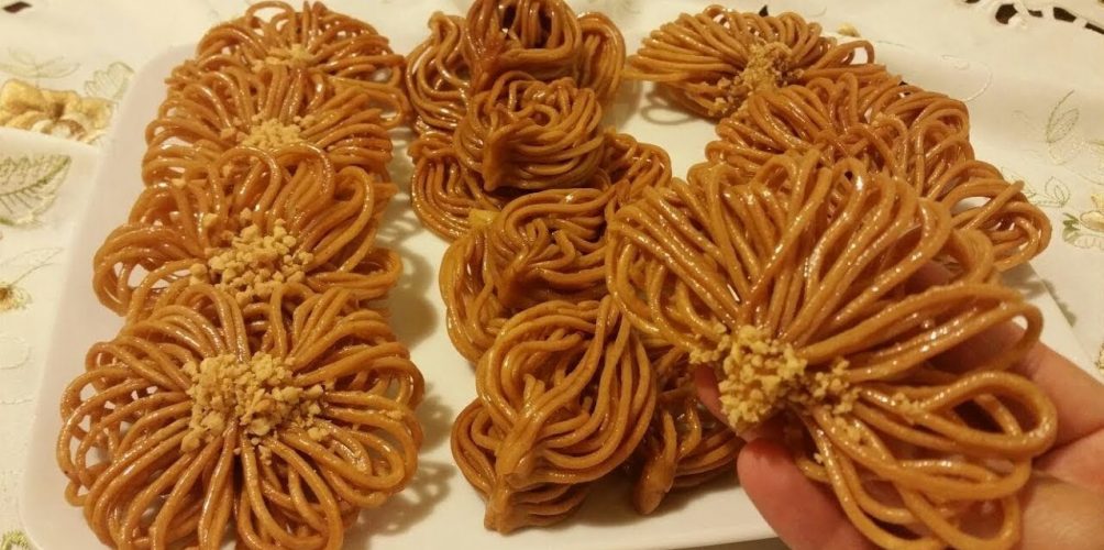 شهيوات رمضان ….بشنيخة هشيشة بالحليب على شكل وردة