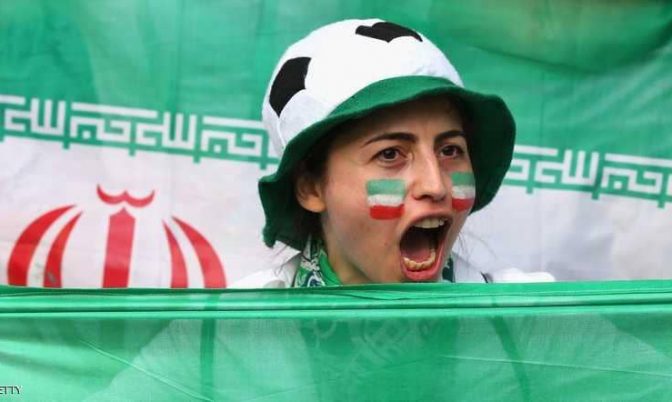 نساء إيرانيات يطالبن بالحق في تشجيع منتخبهم