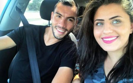 زوجة لاعب المنتخب الوطني عبد الرحيم شاكير تشعل مواقع التواصل بجمالها