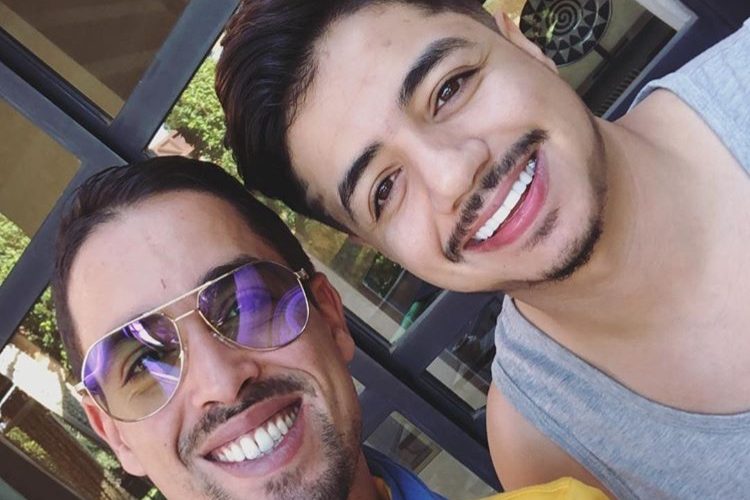 بالصورة.. ما الذي يجمع إيهاب أمير بلارتيست ؟