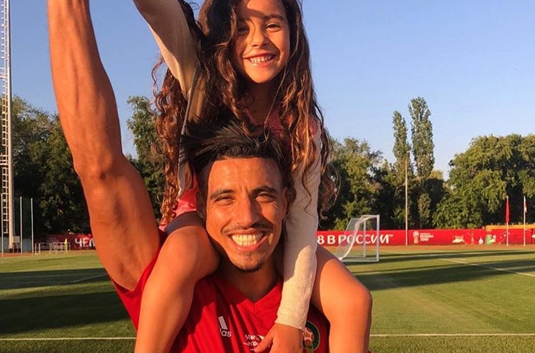 نبيل درار رفقة ابنته.. هل تشبهه؟ (صورة)