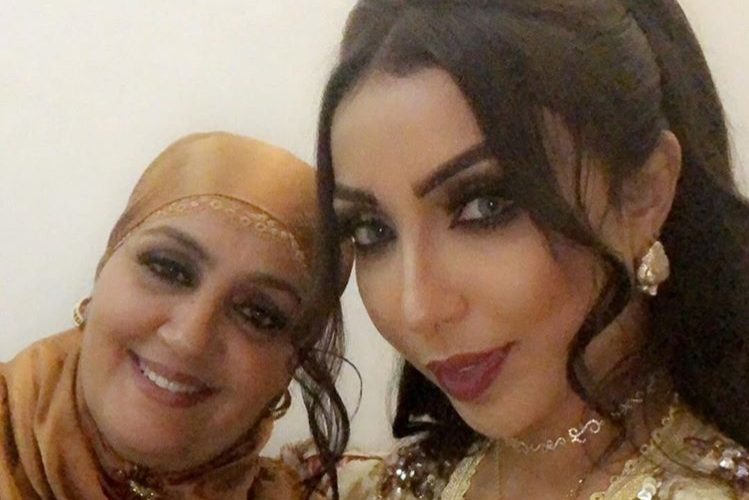 دنيا بطمة ووالدتها بإطلالات ساحرة في حفل زفاف مغربي (صور)