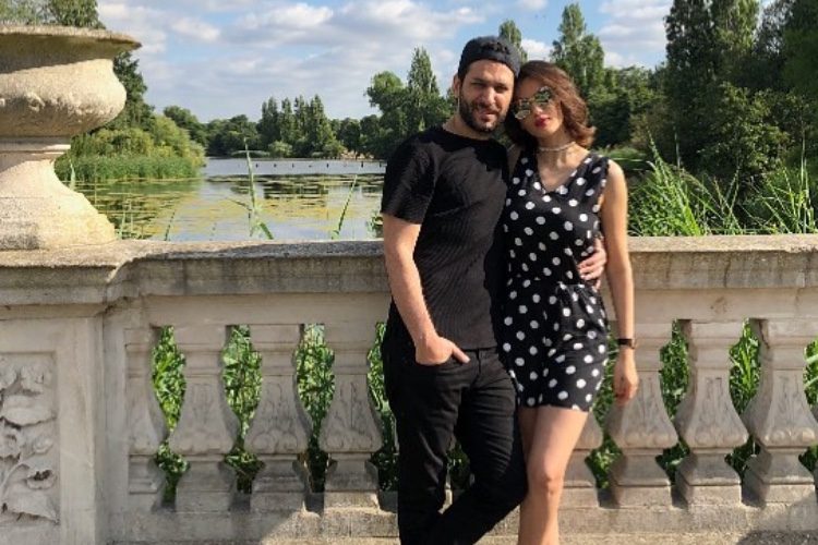 شاهدوا رومانسية إيمان الباني ومراد يلدريم في أحدث ظهور لهما في لندن (صورة)