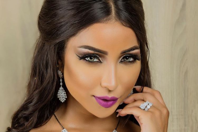 دنيا بطمة تنشر صورها القديمة وترد بقوة على كل من ينتقد شكلها