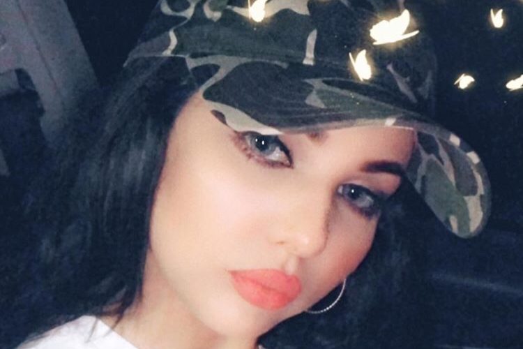 ابتسام تسكت تتألق في أحدث ظهور لها بلوك شبابي مميز (صورة)