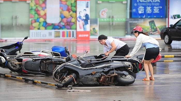 فيديو : مربيات في روضة للأطفال ينقدن رجلا من حادث سير في أقل من 20 ثانية