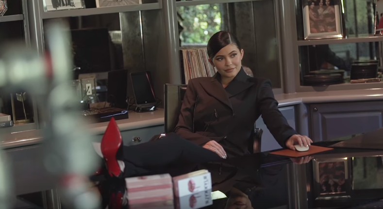 بعد وصول ثروتها 900 مليون دولار.. كايلي جينر تكشف سر نجاحها (فيديو)