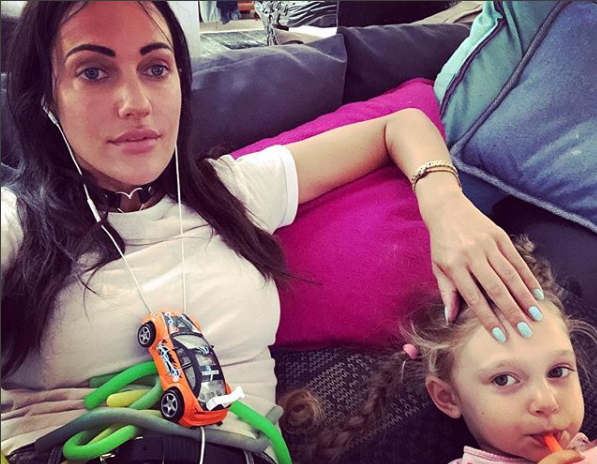 مريم أوزرلي تفاجئ جمهورها بلوك جديد (صور)