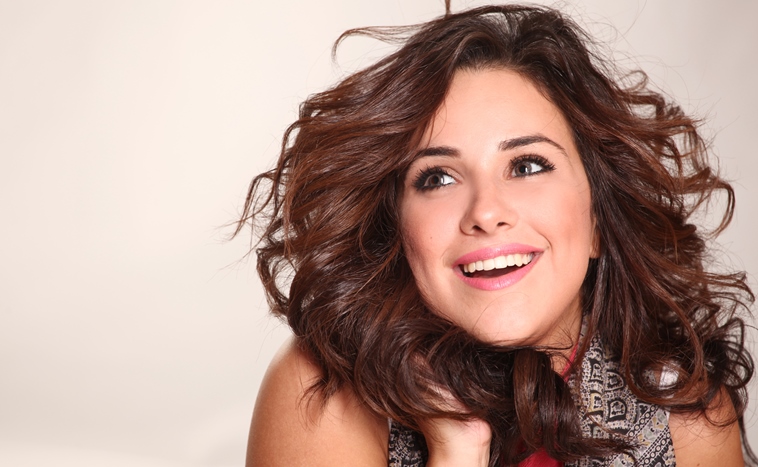 الممثلة المصرية شيري تعلن زواجها من أشهر داعية إسلامية في مصر