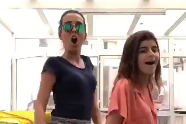 طريف وبالفيديو.. رقصة غريبة تجمع بين كوثر بامحمد وحماقة