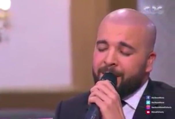 بالفيديو.. الدوزي يهدي أغنية هندية بصوته لهذا الفنان المغربي