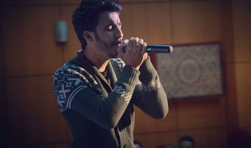 محمد زعكور .. فنان شاب اختار اليوتيوب لإبراز موهبته