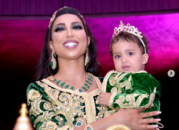 دنيا بطمة توجه رسالة لكل من انتقد طريقة احتفالها بعيد ميلاد ابنتها