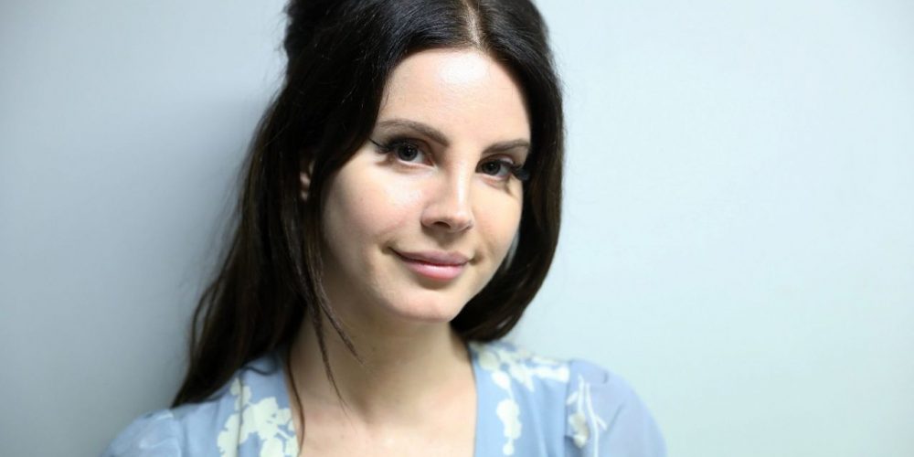 مغنية أمريكية شهيرة تلغي حفلها في إسرائيل