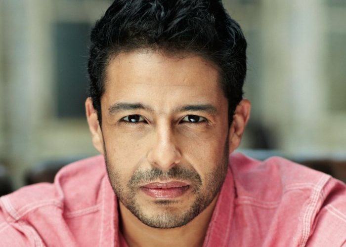 محمد حماقي يبكي فوق الخشبة بعد تأدية أغنيته &laquo;&nbsp;مابلاش&nbsp;&raquo; (فيديو )