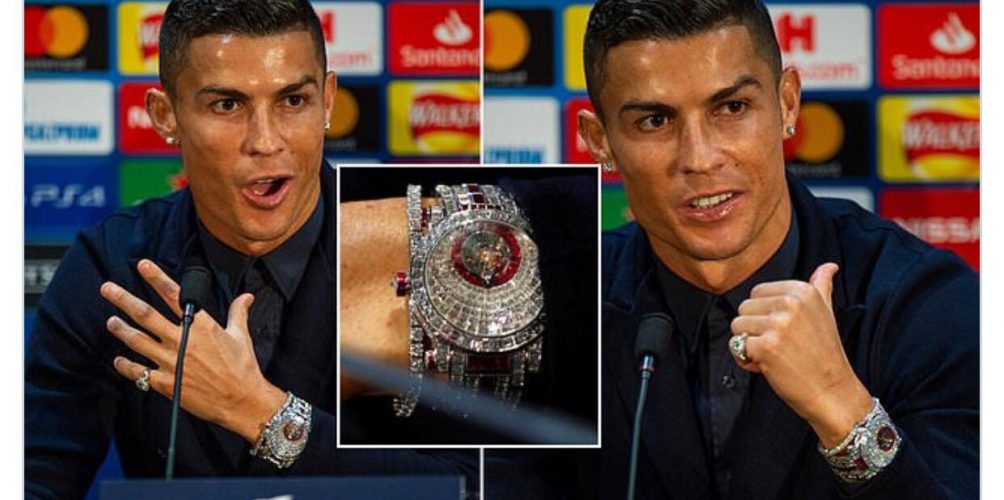 استخدم يده اليسرى كثيرا في مؤتمر صحفي.. ساعة رونالدو بمليون دولار ونصف! (صورة)