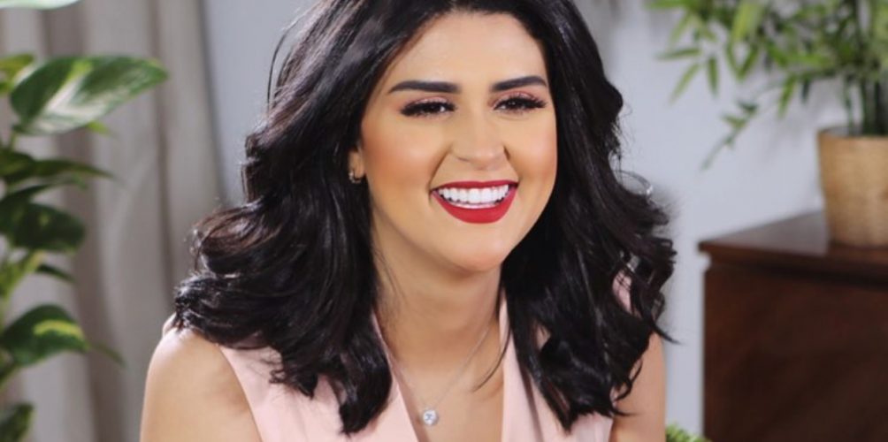 سلمى رشيد تتباهى بجمال شقيقتها فهل تشبهها؟