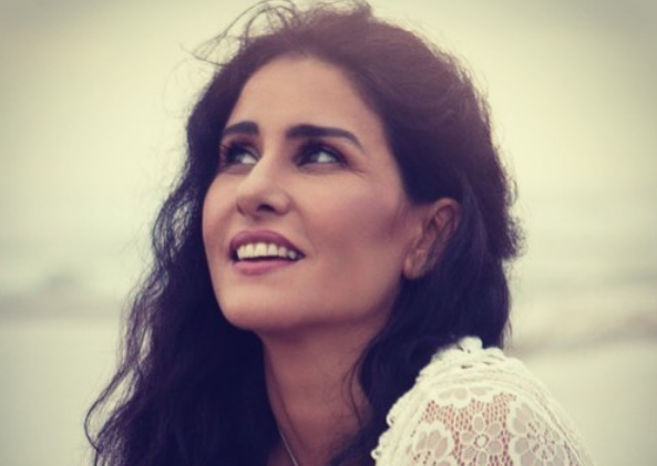 بسبب إطلالتها الجريئة..أسماء الخمليشي تثير الجدل على مواقع التواصل الاجتماعي (فيديو)