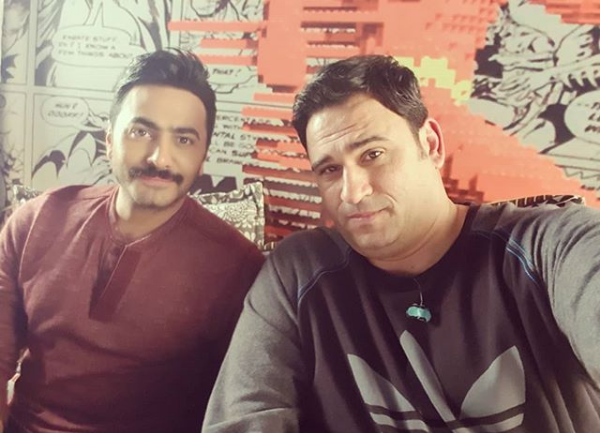 تامر حسني يحتفل بعيد ميلاد شقيقه و ينشر صورة من طفولتهما