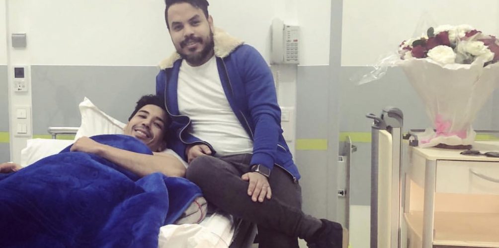 بالصورة.. عادل إشبي في المستشفى وهذا وضعه الصحي