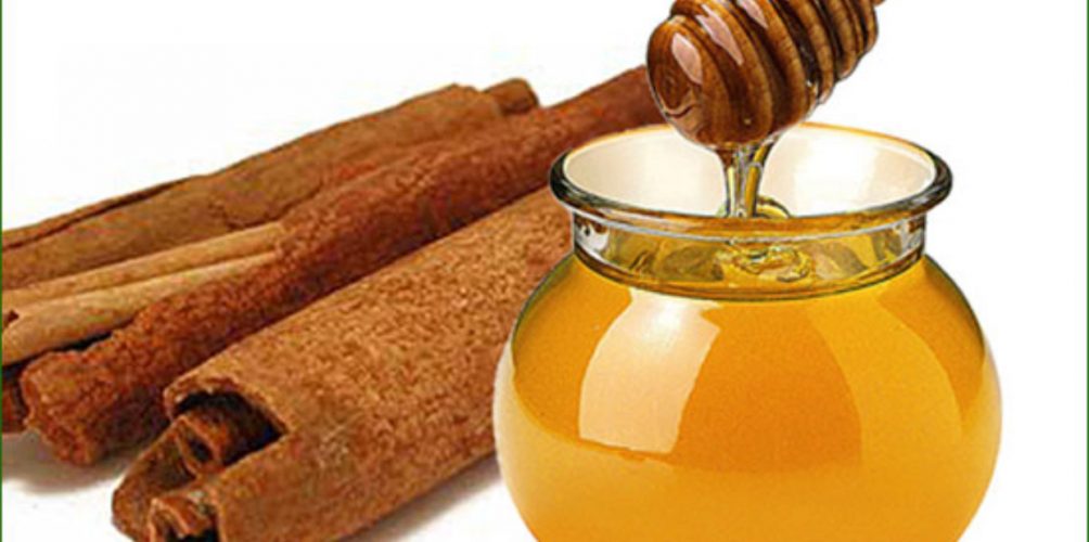 القرفة والعسل لبشرة خالية من الرؤوس السوداء