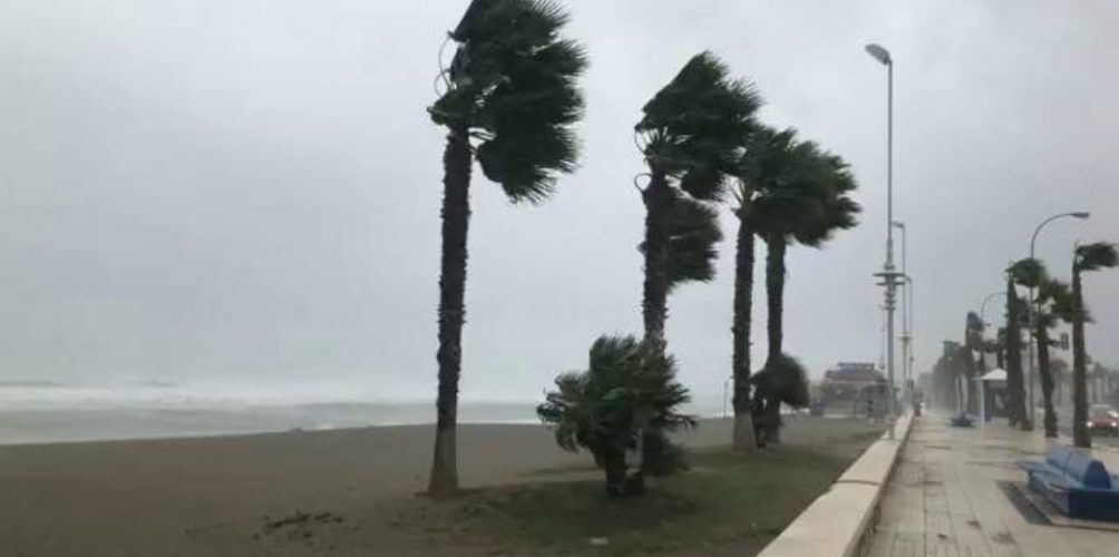 نشرة جوية خاصة.. أمطار ورياح قوية وأمواج عالية بالمغرب إبتداء من مساء غد السبت