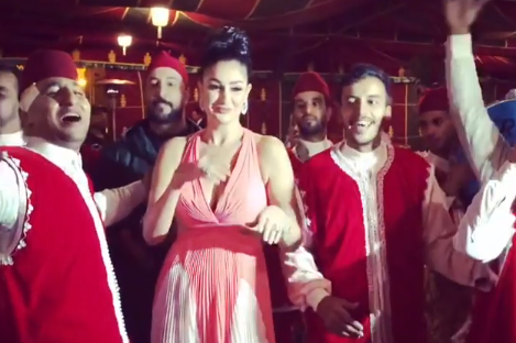 بالفيديو.. غادة عبد الرازق ترقص رفقة « الدقايقية » في مراكش