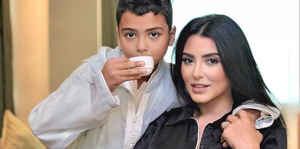 بمناسبة عيد ميلاده.. رسالة حب من فاتي جمالي لابنها الوحيد (صورة)