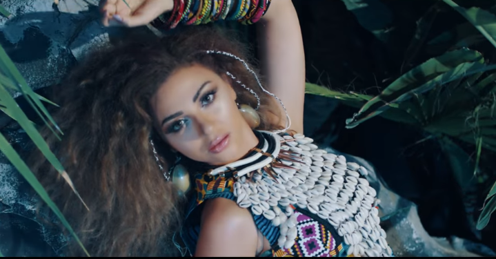 وصلات راقصة وأزياء جريئة.. ميريام فارس تعود بكليب جديد (فيديو)