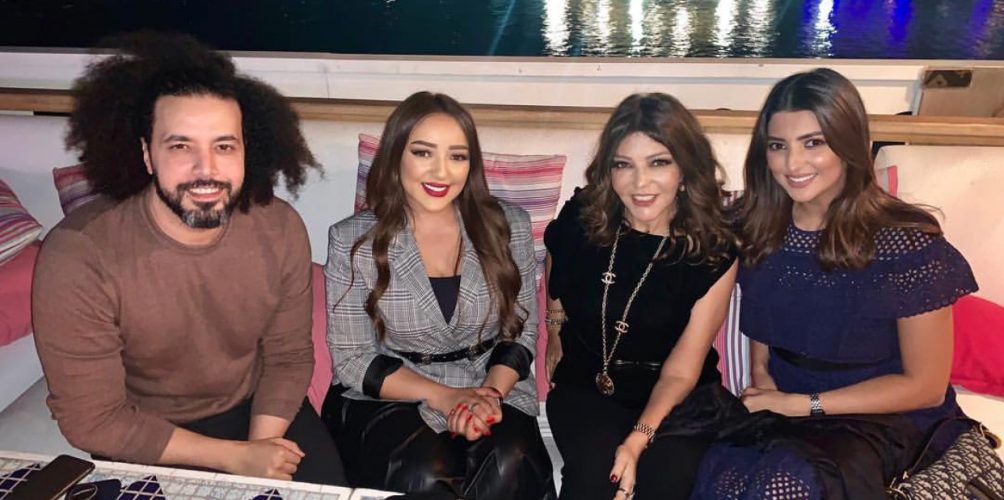 جلسة مميزة تجمع فنانين مغاربة في دبي (صورة)