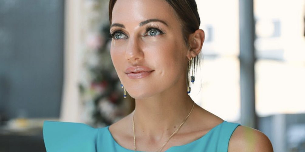 طريف وبالفيديو.. التركية مريم أوزرلي تغني &laquo;&nbsp;3 دقات&nbsp;&raquo;