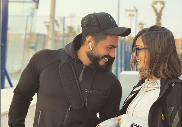 توضح علاقتهما الجيدة.. صورة جديدة لتامر حسني وزوجته بسمة !