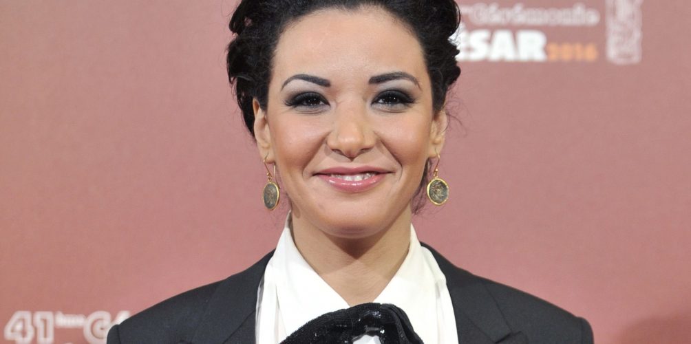 أبيضار باكية: كل نهار كتكبر بنتي.. كنعرف باللي غتشوف داك الشي.. ما كيجينيش النعاس (فيديو)