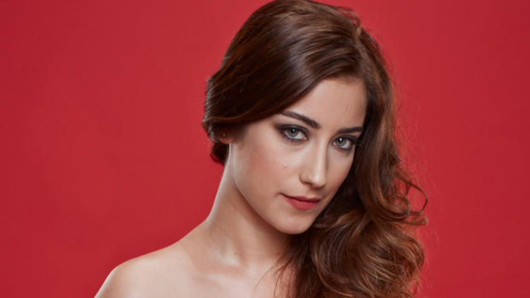 بالصورة.. &laquo;&nbsp;فريحة&nbsp;&raquo; تودع العزوبية وهذا موعد زفافها !