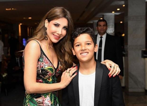 بعد إصداره أول أغنية له.. نانسي عجرم تهنىء حمزة لبيض (فيديو)