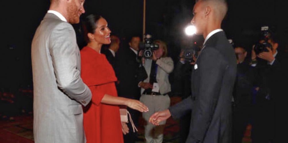 بالفيديو والصور.. الأمير مولاي الحسن يستقبل الأمير هاري وعقيلته فور وصولهما المغرب