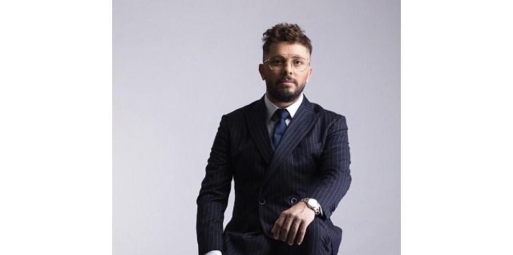 بالفيديو.. حاتم عمور يطرح جديده الفني &laquo;&nbsp;لاموغ باقي حاكمني&nbsp;&raquo;