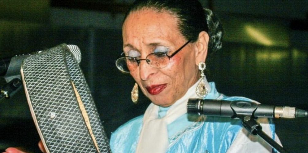 بعد إشاعة وفاتها.. الحاجة الحمداوية: أنا باقة حية وندردك