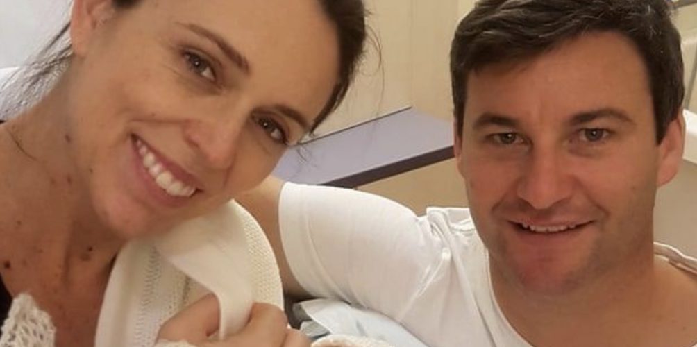 إنسانيتها أبهرت العالم.. معلومات عن رئيسة وزراء نيوزيلندا (صور)