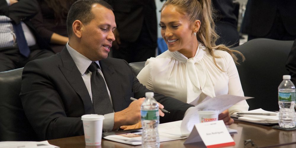 للمرة الرابعة.. جينفر لوبيز تدخل القفص الذهبي